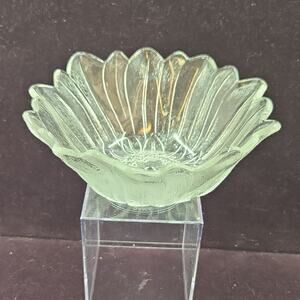 Indiana Glass Flower Shaped Bowl Flower Pattern Floral Theme